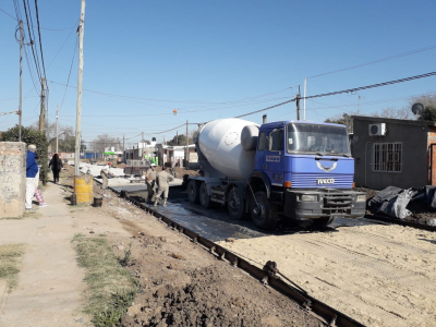 Avanza la Obra en Barrio Oeste - Hoy se Hormigonó el 2° tramo de la Cortada Rosario